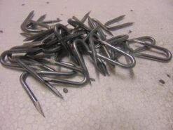 Galvanised Fencing Staples 40X4MM 5KG Tub