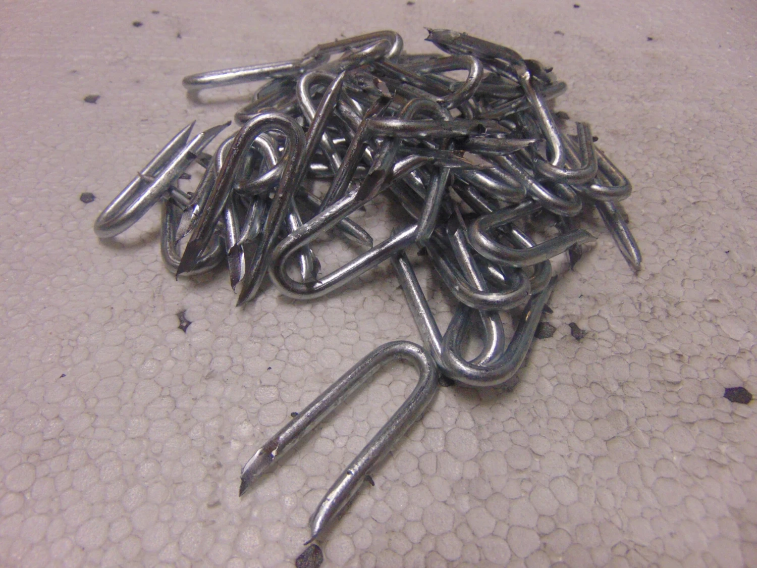 Barbed Fencing Staples 40X4MM 20KG Tub 3 Barbed Fencing Staples 40X4MM 20KG Tub